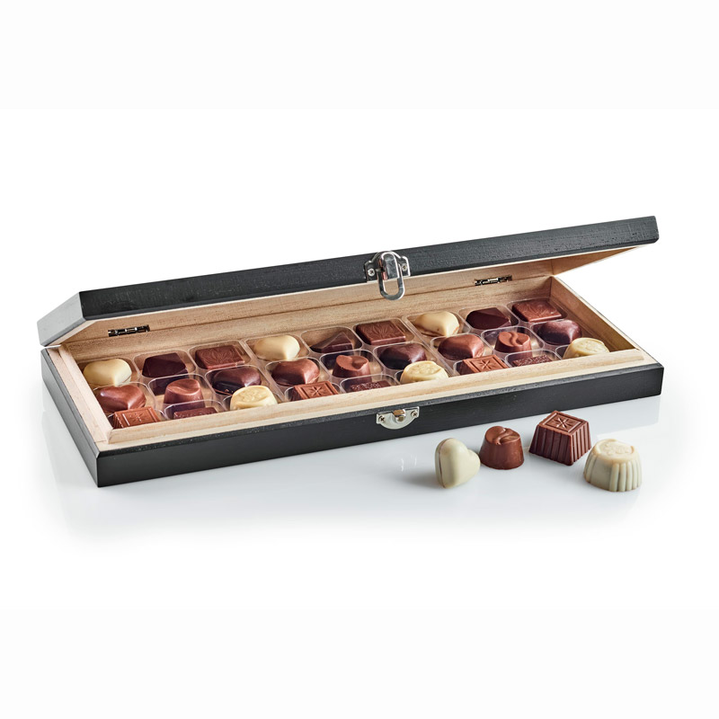 Sort Trææske med 27 stk. Økologisk Luksus chokolade